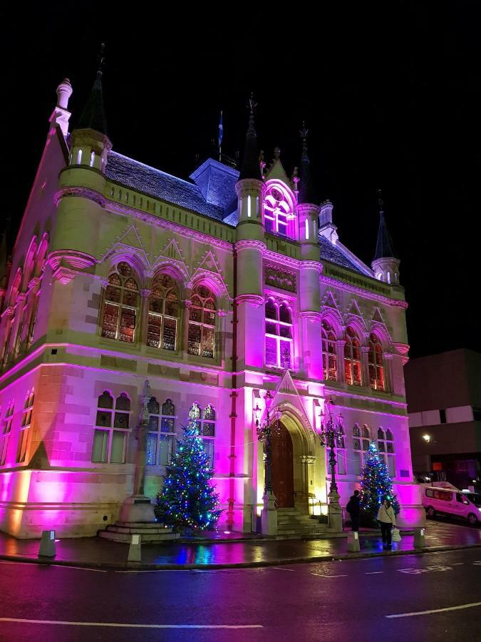 Smart & Cozy Holiday Apartment In The City Centre Inverness Exterior photo